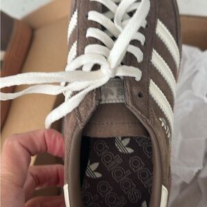 Adidas unisex spezial w Brown and White Sneakers 7.5